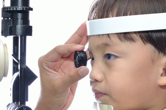 “Çocuğunuz gözlerini kısıyor ve sık kırpıyorsa dikkat”