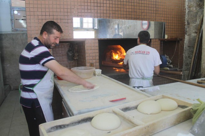 "Ekmeğimizi ateşten çıkarıyoruz"