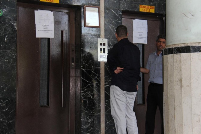 13 katlı binada asansörlerin mühürlenmesine tepki