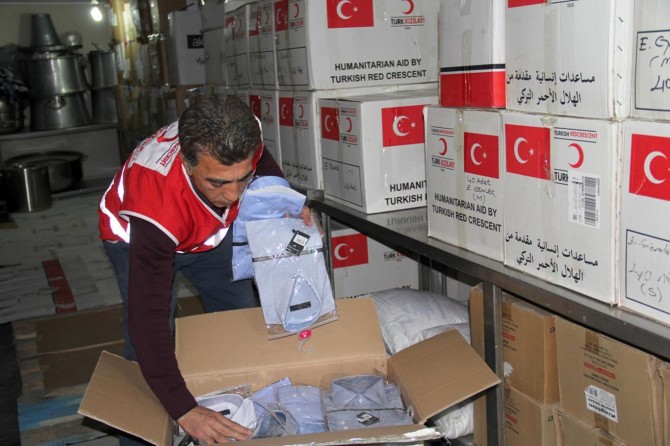 Kızılay'dan Diyarbakır'da ihtiyaç sahibi bin aileye yardım
