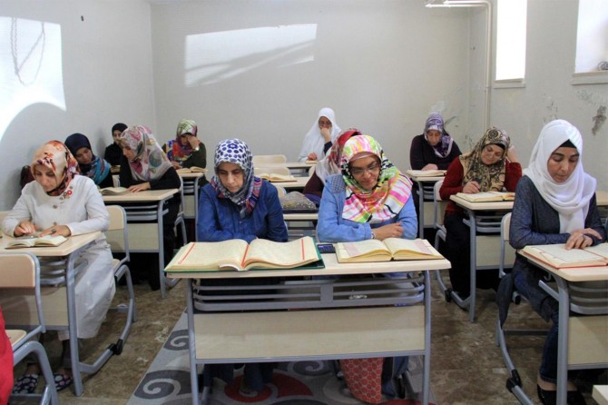 Kur’an-ı Kerim Kırık Meal Mukabelesine kadınlardan yoğun katılım