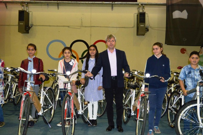 Bitlis'te TEOG ve TÜBİTAK'ta dereceye girenlere ödül verildi