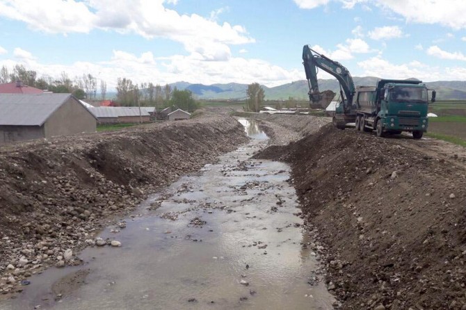 Ağrı'da taşkın riski azaltılıyor