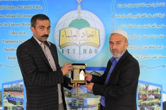 Peygamber Sevdalıları Platformundan İTTİHADUL ULEMA'ya plaket