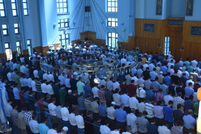 Ramazan ayının ilk cumasında camiler doldu taştı
