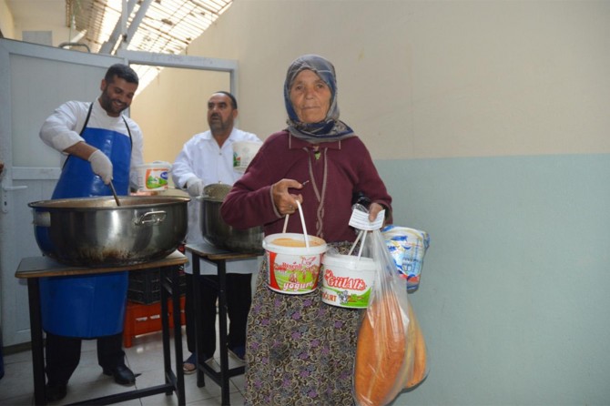 Peygamber Sevdalıları Platformundan her gün muhtaç ailelere iftar yemeği