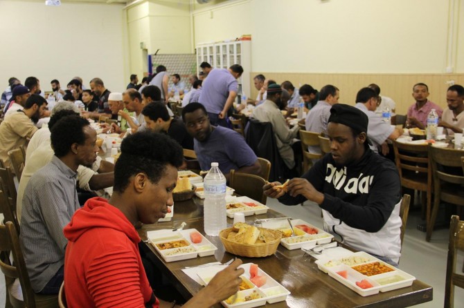 Basel Said-i Nursi Vakfı her gün iftar yemeği veriyor