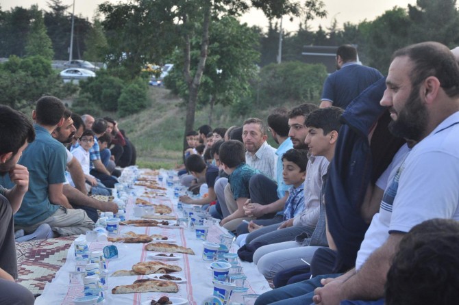 Şehit ve tutuklu yakınları iftarda buluştu