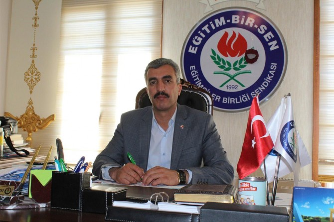 "Manevi değerlerimizi önceleyen bir müfredat olmalı"