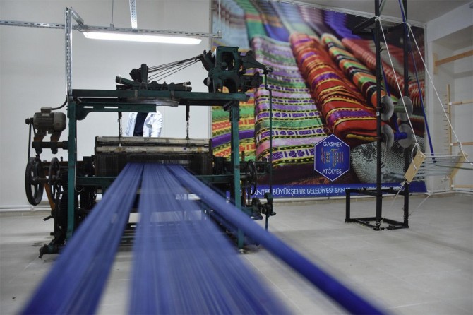 Yüzyıllık kutnu kursiyerlerin elinde hayat buluyor