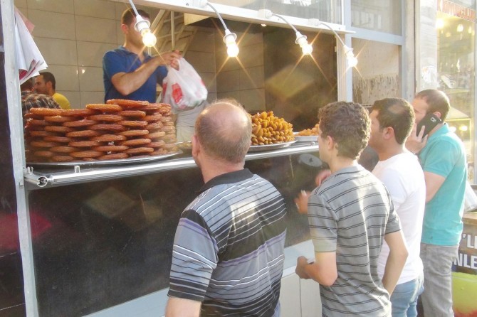 Ramazan ayı dolayısıyla Mardin’de tatlı satışları arttı