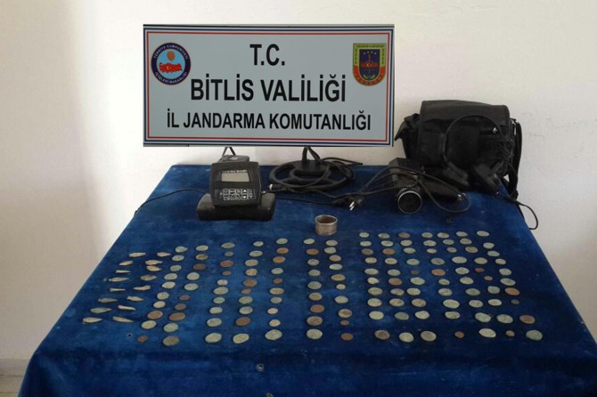 Bitlis’te tarihi eserler ele geçirildi