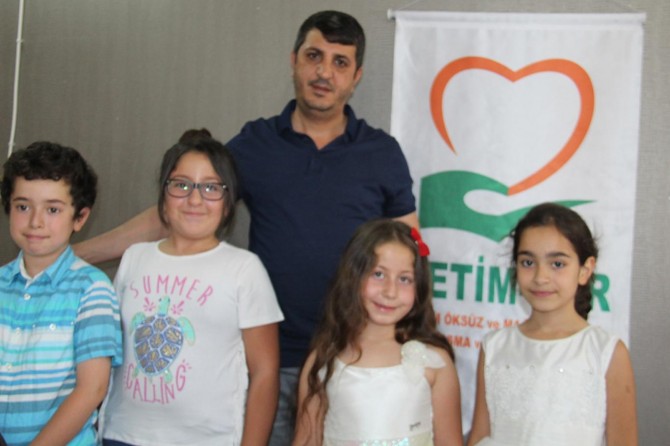 Küçük çocuklardan yetimlere yardım