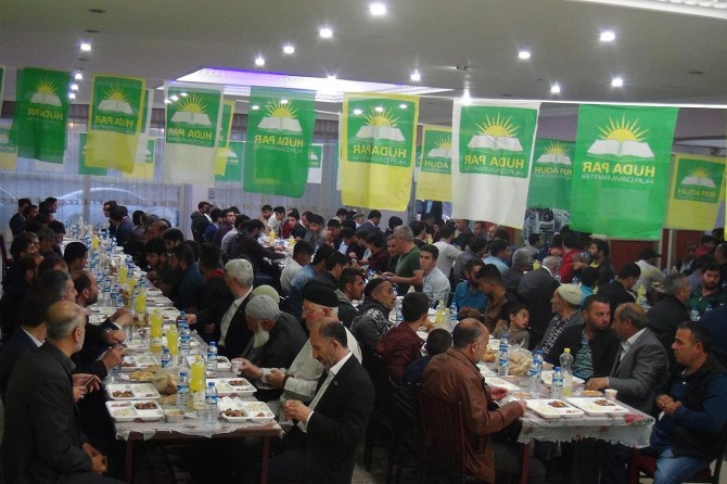 HÜDA PAR Doğubayazıt İlçe Teşkilatından iftar yemeği