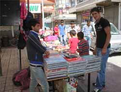Seyyar Kırtasiyeciler Piyasadan Memnun Değil