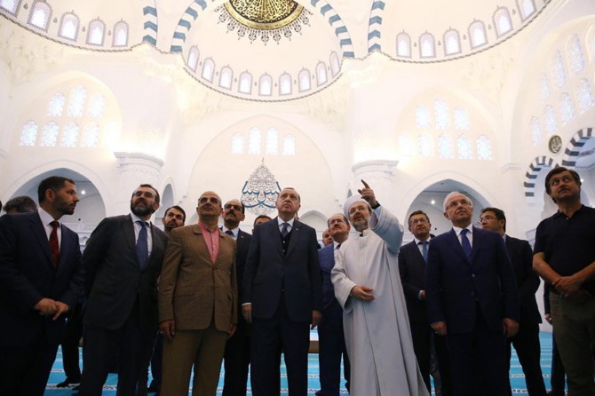 Cumhurbaşkanı Erdoğan Ulus İtfaiye Meydanı Camii’ni inceledi