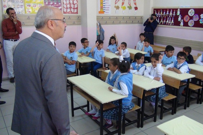 Bingöl'de öğrenciler karnelerini aldı