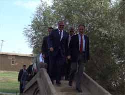 Bakan Günay Van Kalesi'ndeki Restorasyon Çalışmalarını İnceledi