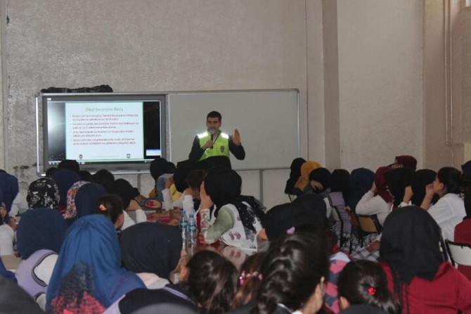 Öğrencilere trafik eğitimi verildi