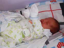 Bu Bebek Kendini Anne Karnında Sanıyor