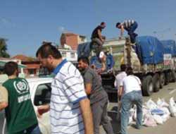 İHH' dan Suriye'ye 3 Kamyon Yardım