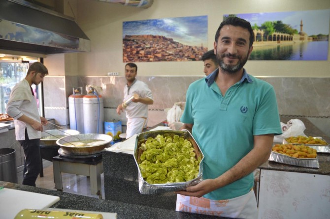 Ramazan sofralarının vazgeçilmezi "atom tatlısı"