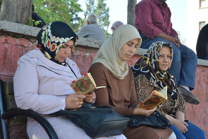 LYS'ye giren çocuklarına dua ederek destek oldular