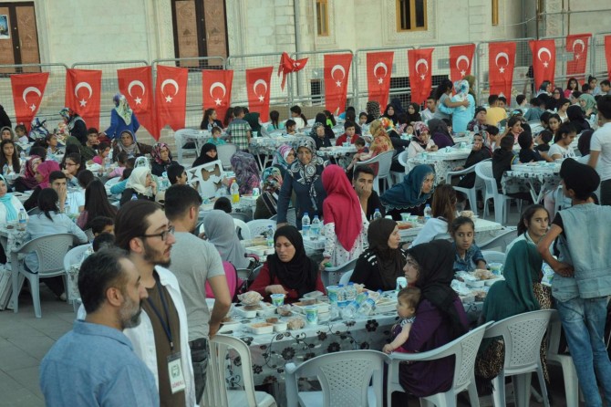 Mardinli yetimler iftarda buluştu