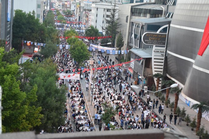 Van'da 10 bin kişiyle iftar