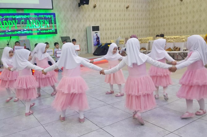 "Ebeveynler ve eğitimciler çocukları temiz fıtrat üzerine yetiştirmeli"