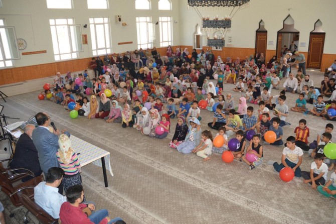 Çocuklar Kur'an ayında Kur'an'la buluştu