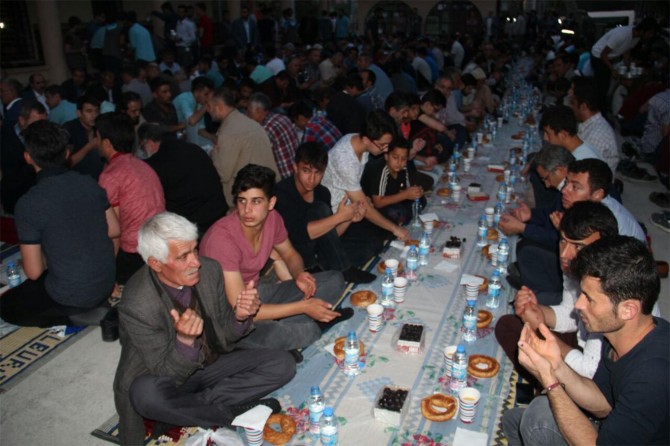 Vanlılar 'Ümmet İftarı'nda buluştu