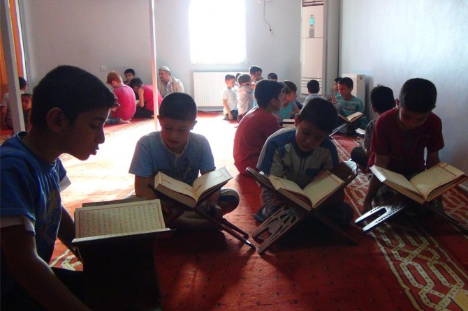 Çınar'da Cami gülleri camiye olan sevgilerini anlattı