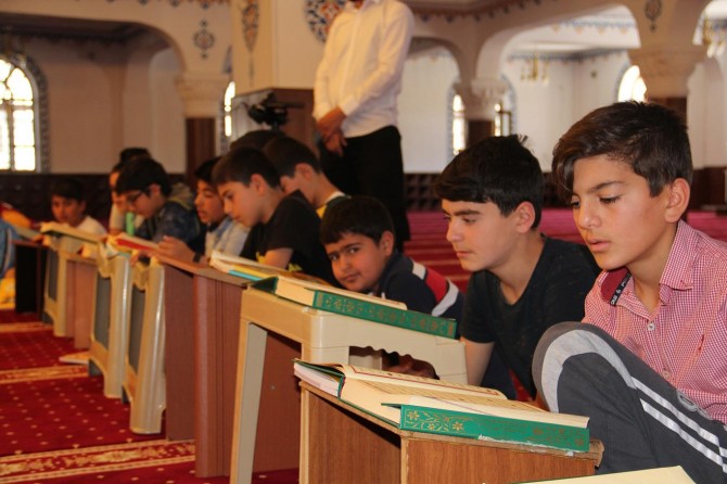 Camiler çocuk sesleriyle şenlendi