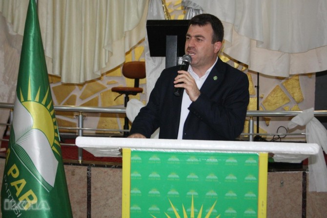 Em nikarin ji wan feryadên ku li kêleka me ber bi erşê ve bilind dibin re bê eleqe bimînin