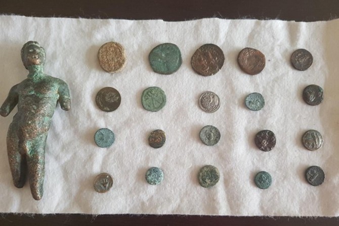 Denizli'de Roma ve Helenistik Dönem'e ait sikkeler ele geçirildi foto