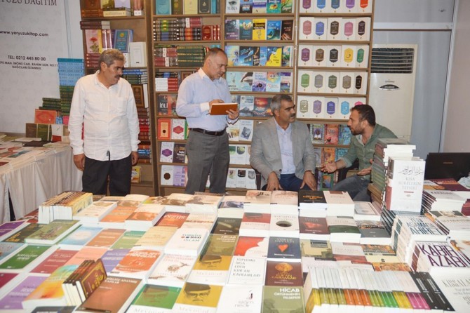 HÜDA PAR heyetinden kitap fuarı ziyareti
