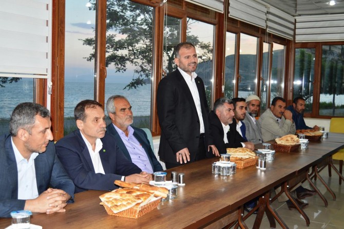 "Birlik olursak Kur'an'ı hakkıyla yaşayabiliriz"