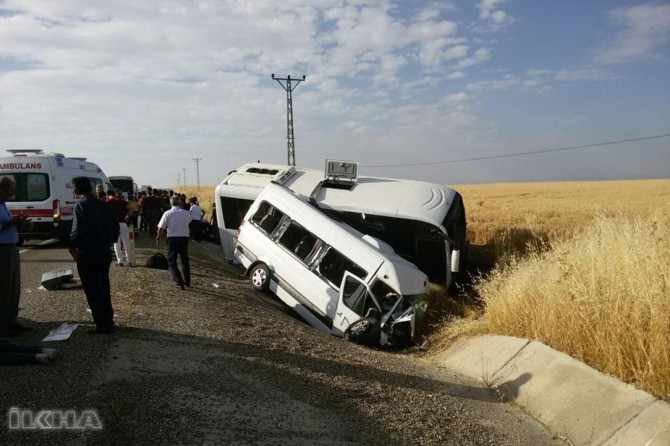 Wesayîta polêsan û mînîbûs li hev qelibîn: 3 mirî 13 birîndar