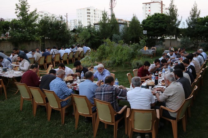 Rehber TV’den iftar yemeği