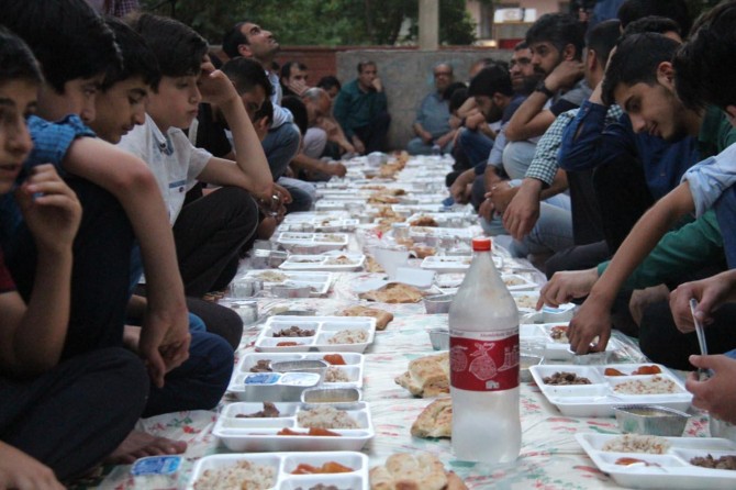Şura-Der iftar yemeği verdi