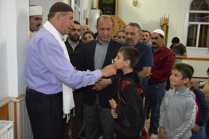 Bitlis'te Sakal-ı Şerif için kuyruğa girdiler