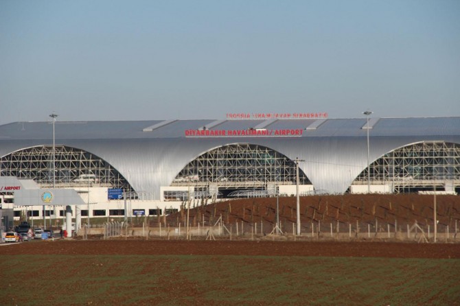 Uçakta kalp krizi geçiren kadın hayatını kaybetti