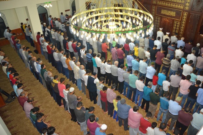 Gaziantep’te Kadir Gecesinde camiler doldu taştı