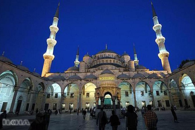 “Şeva Qedrê şeveke ku qedrê temamê însanetiyê zêde dike ye”