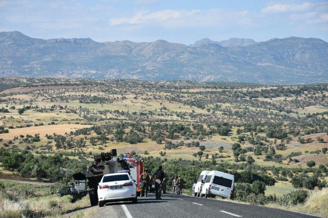 Otomobîl û wesayîta polêsan li hev qelibîn: 5 mirî 5 birîndar