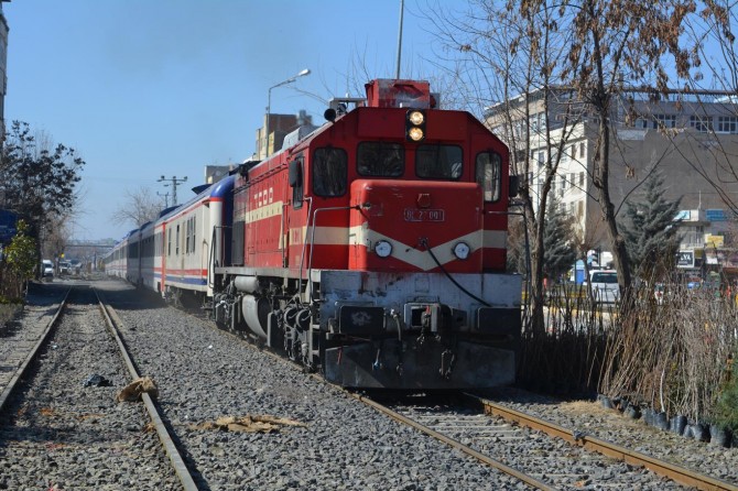 Demir yolu güzergâhı şehir dışına çıkarılsın