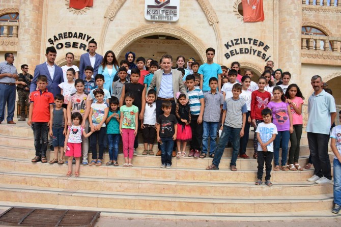 Kızıltepe Belediyesinden yetim çocuklara giyim yardımı