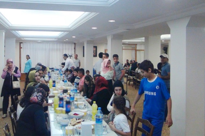 Yetim çocuklar iftarda bir araya geldi