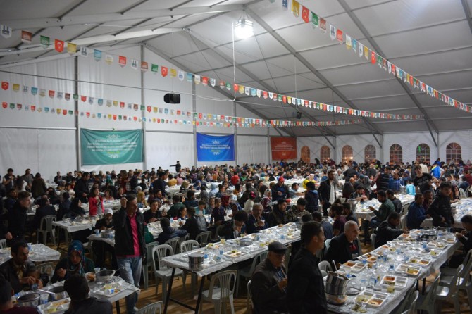 Erzurum Valiliğinden mültecilere iftar